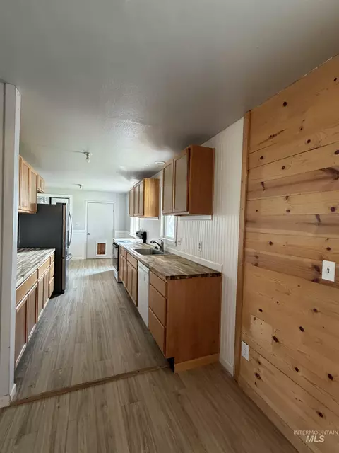 Kitchen - 27924 Sand Rd, Parma, ID 83660 photo 1 of 5