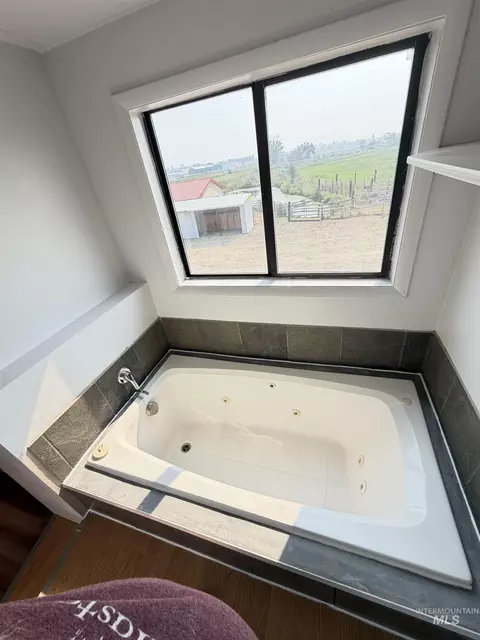 Bath - 27924 Sand Rd, Parma, ID 83660 photo 3 of 4