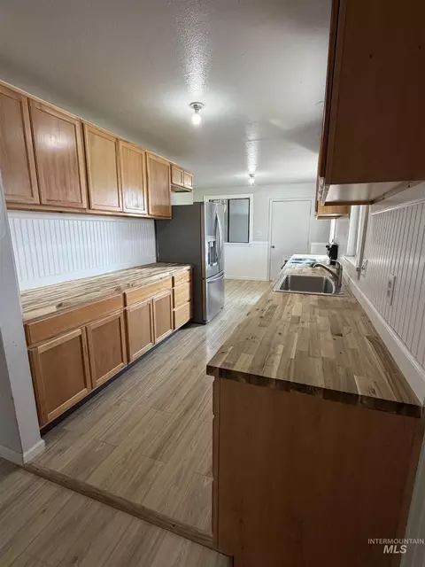 Kitchen - 27924 Sand Rd, Parma, ID 83660 photo 2 of 5