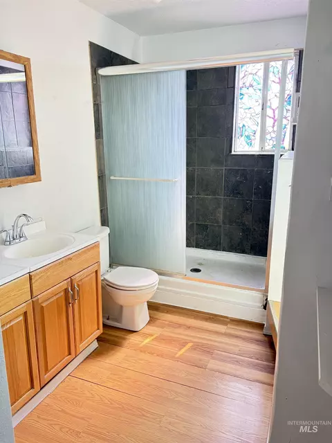 Bath - 27924 Sand Rd, Parma, ID 83660 photo 1 of 4