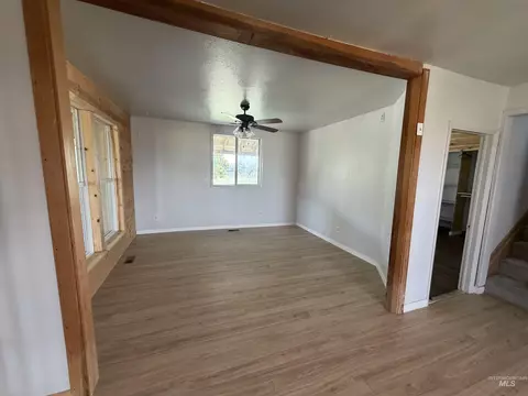 Living - 27924 Sand Rd, Parma, ID 83660 photo 2 of 3