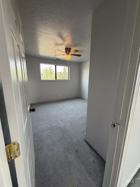 Bedroom - 27924 Sand Rd, Parma, ID 83660 photo 1 of 5