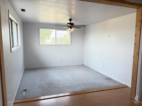 Living - 27924 Sand Rd, Parma, ID 83660 photo 3 of 3
