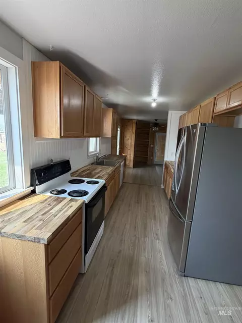 Kitchen - 27924 Sand Rd, Parma, ID 83660 photo 5 of 5