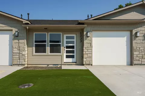 1233 Phillips Cir, Ontario, OR 97914