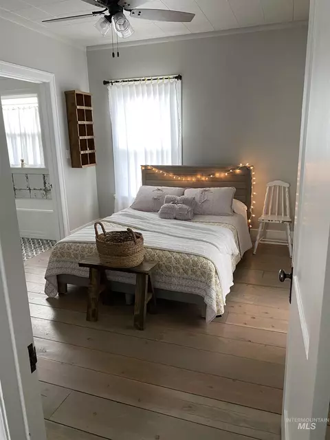 Bedroom - 160 E Arthur Ave, Glenns Ferry, ID 83623 photo 5 of 6
