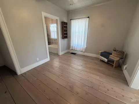 Bedroom - 160 E Arthur Ave, Glenns Ferry, ID 83623 photo 4 of 6