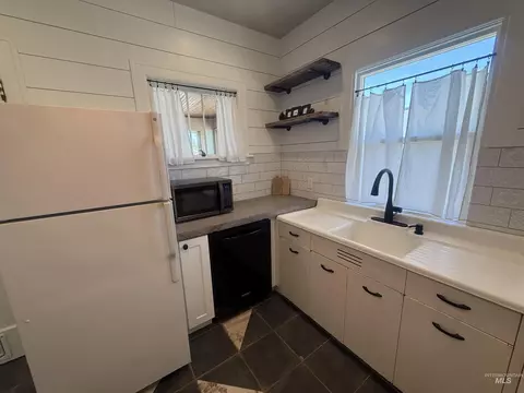 Kitchen - 160 E Arthur Ave, Glenns Ferry, ID 83623 photo 2 of 4