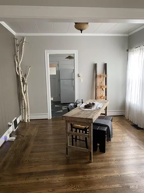 Dining - 160 E Arthur Ave, Glenns Ferry, ID 83623 photo 2 of 3