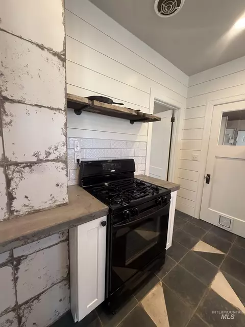 Kitchen - 160 E Arthur Ave, Glenns Ferry, ID 83623 photo 4 of 4