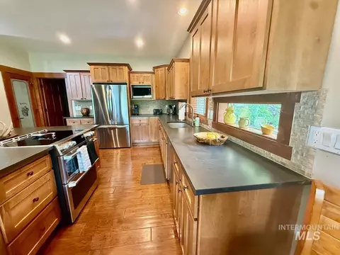 Kitchen - 1455 Bitterroot Dr, Mccall, ID 83638 photo 2 of 3
