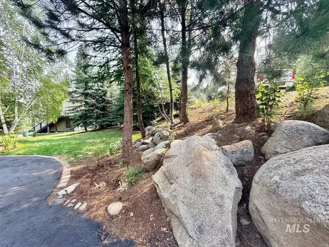 Exterior - 1455 Bitterroot Dr, Mccall, ID 83638 photo 4 of 9