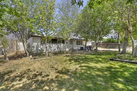 Exterior - 218 7th Ave S, Buhl, ID 83316 photo 2 of 8