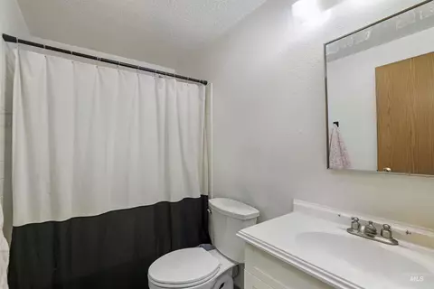 Bath - 218 7th Ave S, Buhl, ID 83316 photo 1 of 1