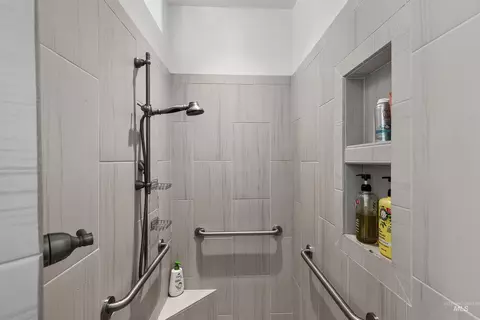 Bath - 5853 W Venetian Dr, Eagle, ID 83616 photo 3 of 7