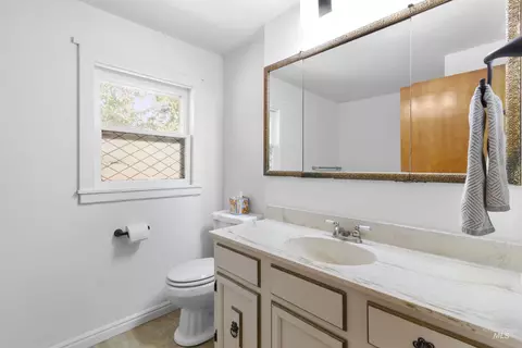 Bath - 894 E 3700 N, Castleford, ID 83321 photo 2 of 3