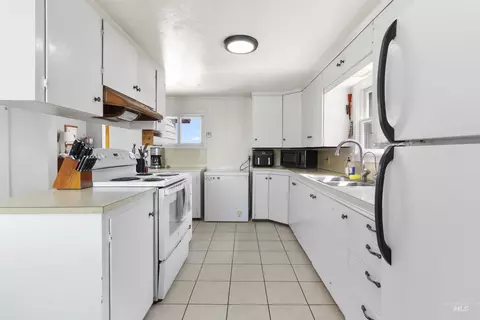 Kitchen - 894 E 3700 N, Castleford, ID 83321 photo 1 of 7