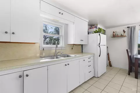 Kitchen - 894 E 3700 N, Castleford, ID 83321 photo 5 of 7