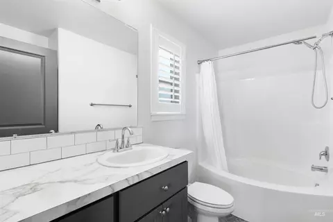 Bath - 220 Pine Ave, Hansen, ID 83334 photo 3 of 4