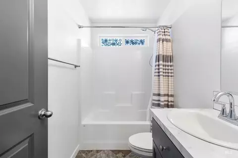 Bath - 220 Pine Ave, Hansen, ID 83334 photo 2 of 4