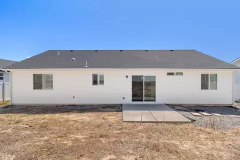 Exterior - 220 Pine Ave, Hansen, ID 83334 photo 5 of 9