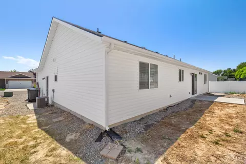 Exterior - 220 Pine Ave, Hansen, ID 83334 photo 7 of 9