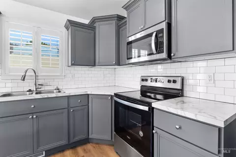 Kitchen - 220 Pine Ave, Hansen, ID 83334 photo 3 of 4