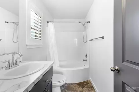 Bath - 220 Pine Ave, Hansen, ID 83334 photo 4 of 4