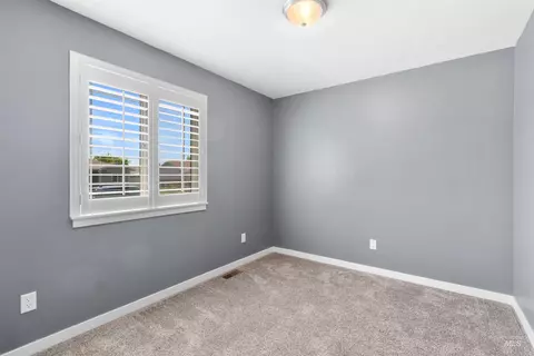 Bedroom - 220 Pine Ave, Hansen, ID 83334 photo 4 of 9