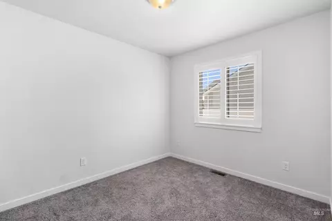 Bedroom - 220 Pine Ave, Hansen, ID 83334 photo 8 of 9