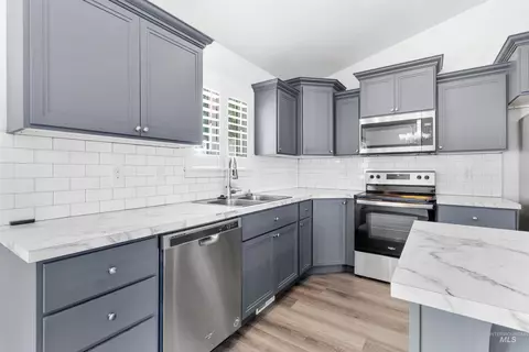 Kitchen - 220 Pine Ave, Hansen, ID 83334 photo 4 of 4