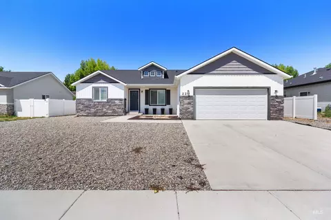 Exterior - 220 Pine Ave, Hansen, ID 83334 photo 4 of 9
