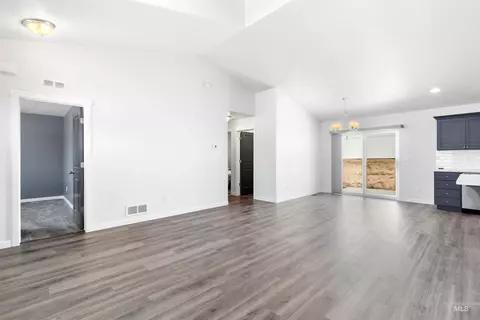 Living - 220 Pine Ave, Hansen, ID 83334 photo 1 of 2