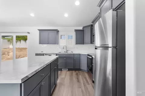 Kitchen - 220 Pine Ave, Hansen, ID 83334 photo 2 of 4