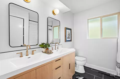 Bath - 820 N Argyll Dr, Boise, ID 83702 photo 2 of 4