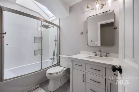 Bath - 2697 E Lakefork Dr, Eagle, ID 83616 photo 4 of 5