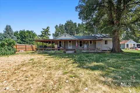 6613 Wright Ln, Nampa, ID 83686