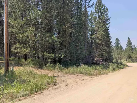 110 E Prospectors Dr, Cascade, ID 83611 photo 9
