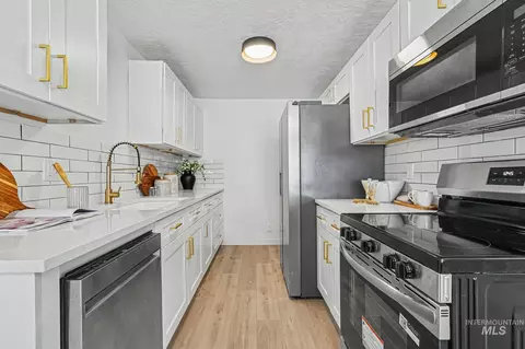 Kitchen - 1305 N 2nd E, Mountain Home, ID 83647 photo 2 of 4