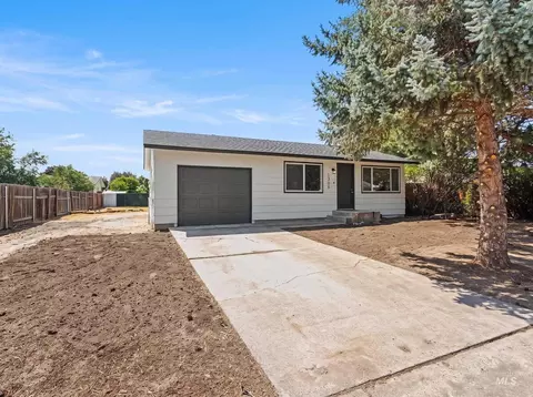 Exterior - 1305 N 2nd E, Mountain Home, ID 83647 photo 4 of 9
