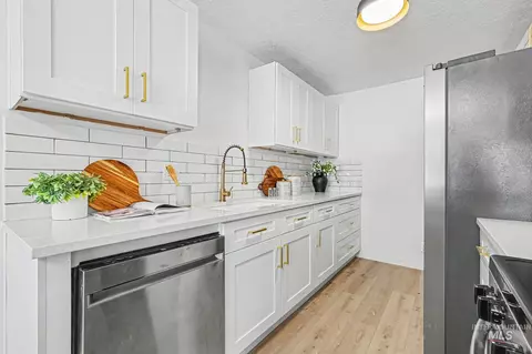 Kitchen - 1305 N 2nd E, Mountain Home, ID 83647 photo 4 of 4