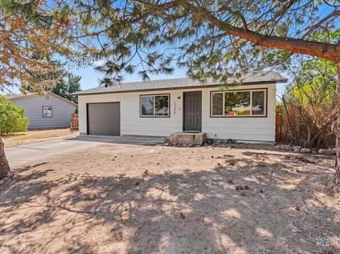Exterior - 1305 N 2nd E, Mountain Home, ID 83647 photo 6 of 9