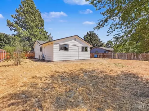 Exterior - 1305 N 2nd E, Mountain Home, ID 83647 photo 7 of 9