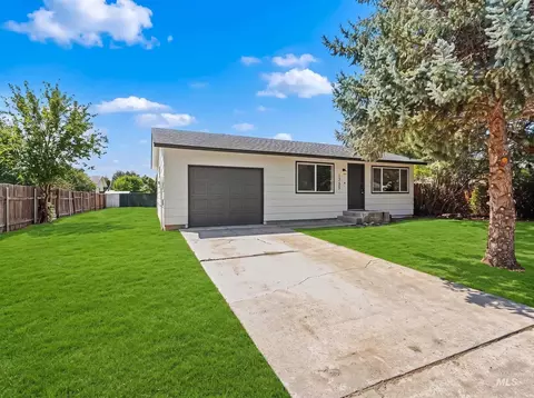 Exterior - 1305 N 2nd E, Mountain Home, ID 83647 photo 3 of 9