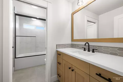Bath - 6113 W Redland Dr, Eagle, ID 83616 photo 5 of 7