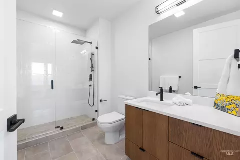 Bath - 55 E State St #302, Eagle, ID 83616 photo 7 of 7