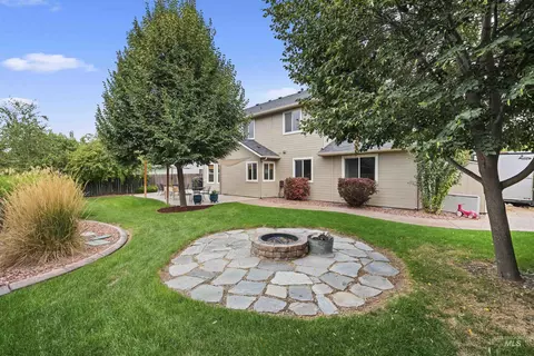 Exterior - 565 E Anton St, Meridian, ID 83646 photo 4 of 10