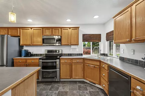 Kitchen - 565 E Anton St, Meridian, ID 83646 photo 3 of 3