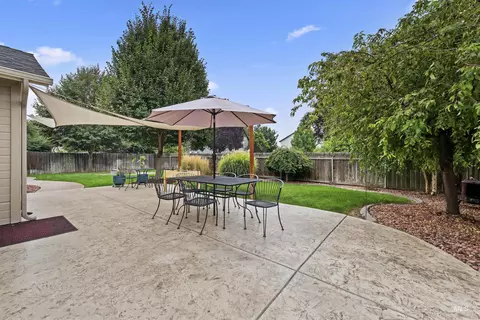 Exterior - 565 E Anton St, Meridian, ID 83646 photo 7 of 10