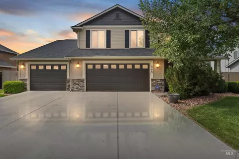Exterior - 565 E Anton St, Meridian, ID 83646 photo 2 of 10